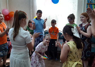 Литературно-музыкальный праздник «Мы на свет родились, чтобы жить без войны».